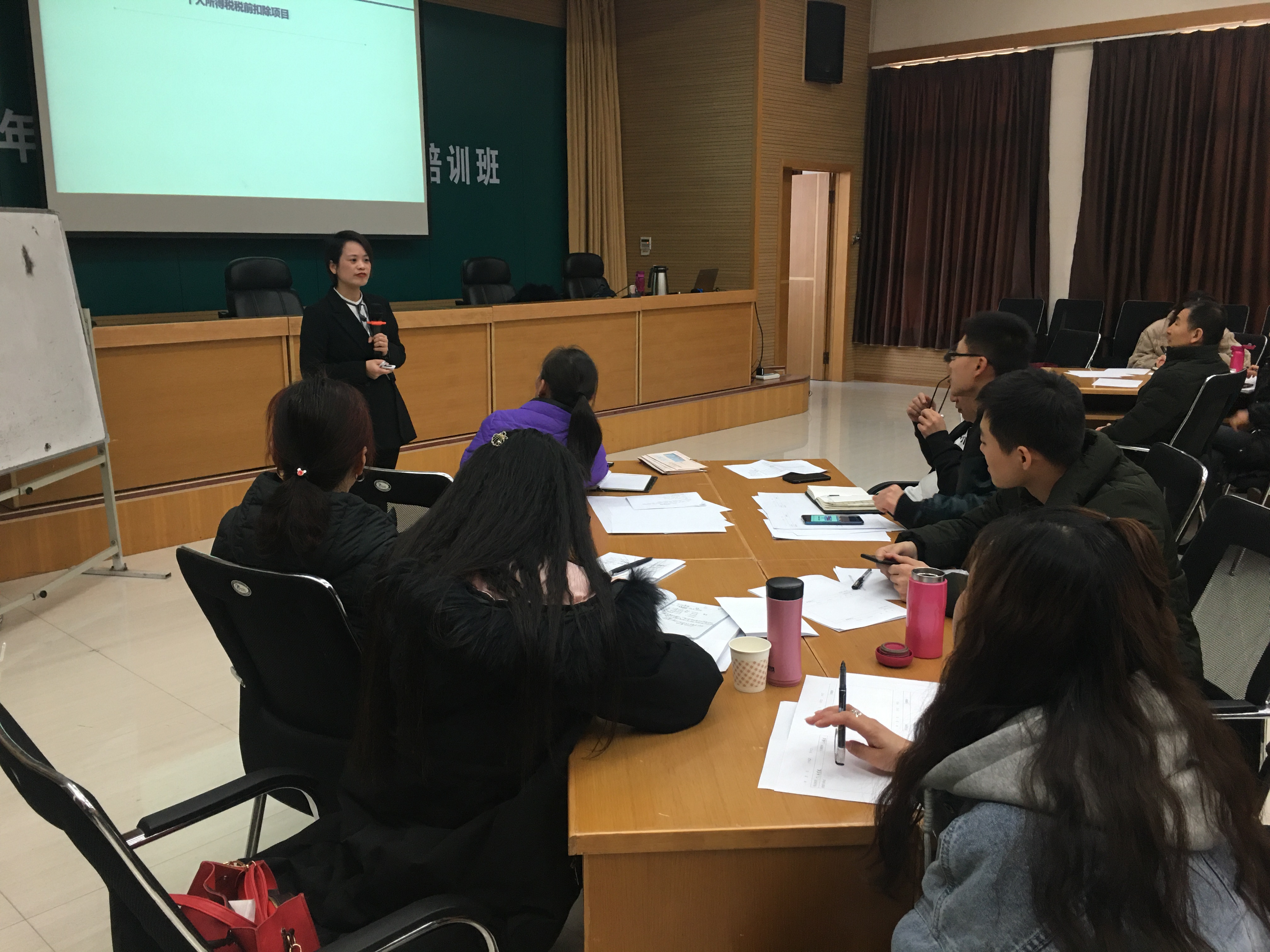 文辉玲老师12月19-20日为运城电力公司讲授《个人所得税与财务报表》的课程圆满结束！